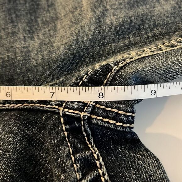 ALMOST Famous low rise cropped jeans embellished flap back pockets Size 7 - Picture 12 of 13